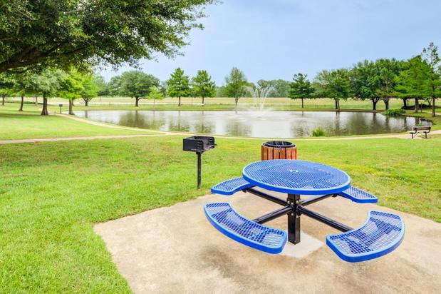 Images River Walk Apartment Homes