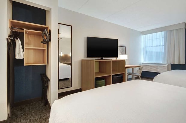 Images Spark by Hilton Rochester University Area