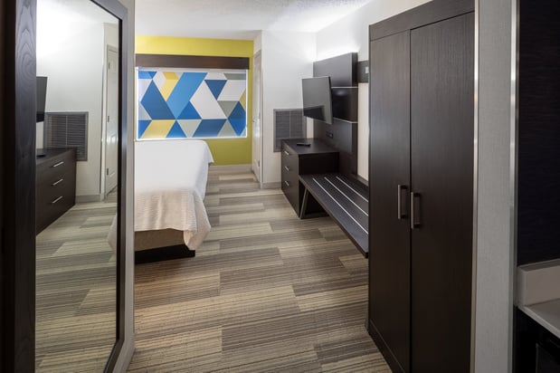 Images Holiday Inn Express & Suites Chicago West - St Charles by IHG