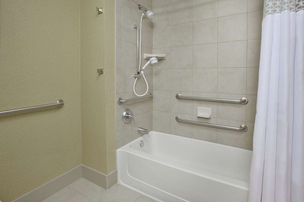 Guest room bath
