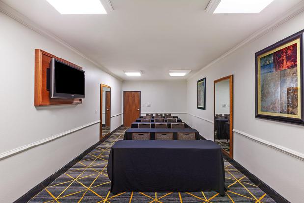 Images Holiday Inn & Suites McKinney - N Allen by IHG