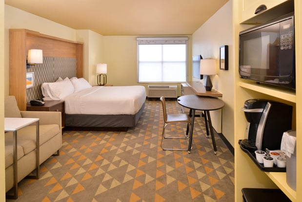 Images Holiday Inn Kansas City Airport by IHG