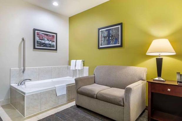 Images Best Western Plus Mansfield Inn & Suites