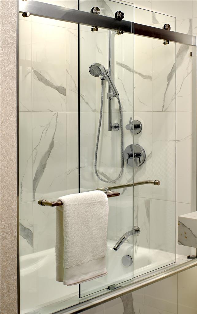 Guest room bath