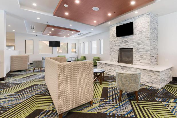 Images Holiday Inn Express Naperville by IHG