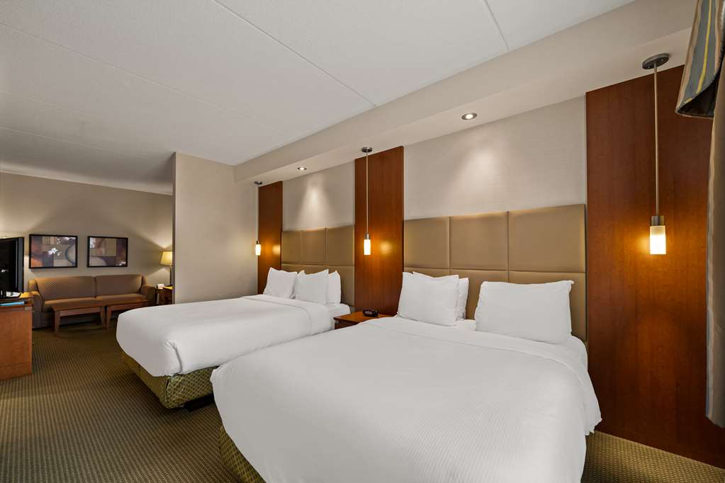 Suite 2 Queen Beds with Fireplace Best Western Plus Orangeville Inn & Suites Orangeville (519)941-3311