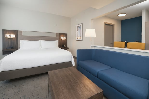 Images Holiday Inn Express & Suites Indianapolis - East by IHG
