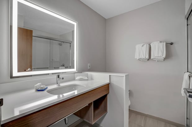 Images Holiday Inn Express & Suites Portland-Jantzen Beach by IHG