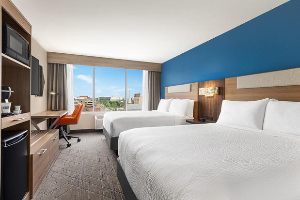 Images Holiday Inn Express & Suites Evansville Downtown by IHG