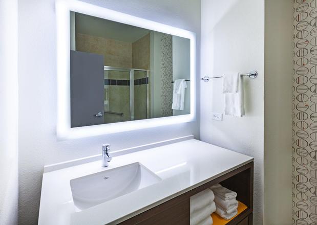 Images Holiday Inn & Suites McKinney - N Allen by IHG