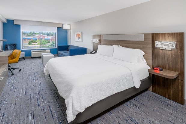 Images Holiday Inn Express & Suites Colorado Springs-First & Main by IHG