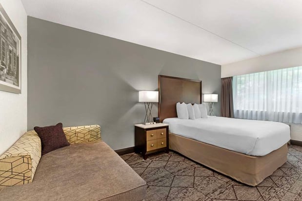 Images Best Western Plus Longbranch Hotel & Convention Center