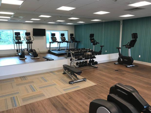 Images Holiday Inn Express & Suites Hannibal - Medical Center by IHG
