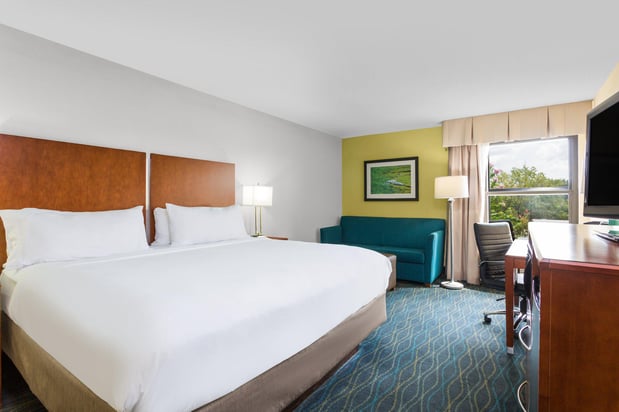 Images Holiday Inn Express & Suites Wilmington-University Ctr by IHG