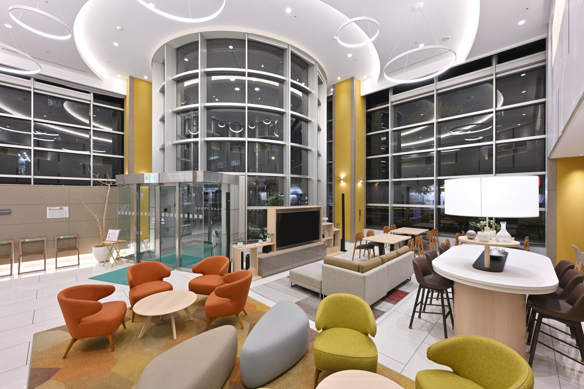 Images Holiday Inn & Suites Shin Osaka by IHG