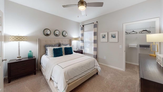 Images Halston World Gateway Apartment Homes