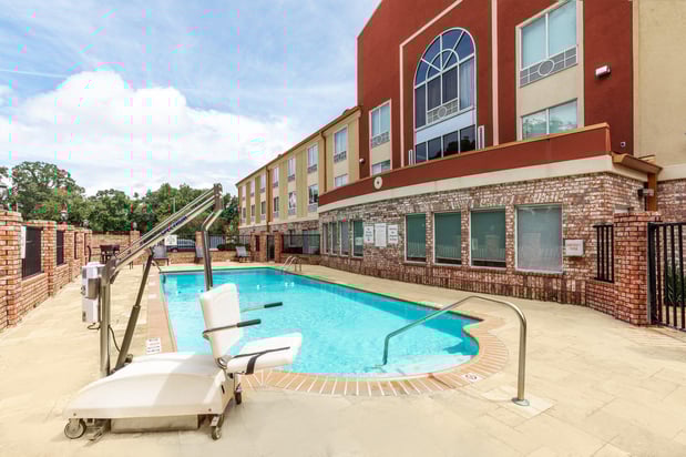Images Holiday Inn Express & Suites Lafayette-South by IHG