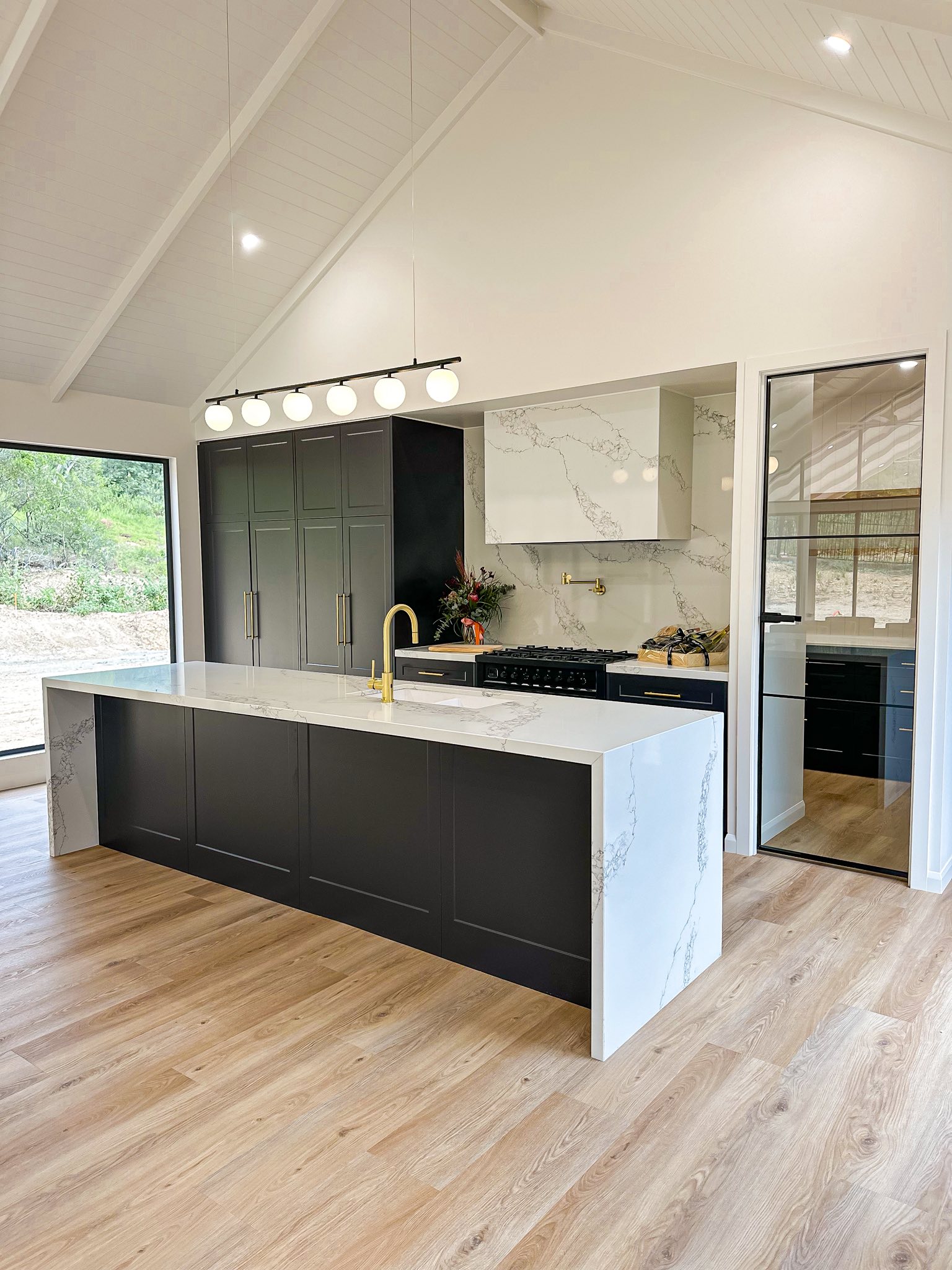 Images Elegant Kitchens & Joinery