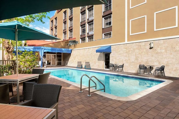 Images Hampton Inn & Suites Ft. Lauderdale Airport/South Cruise Port