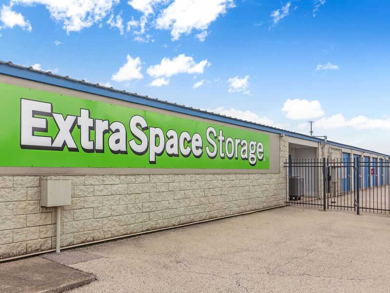 Beauty Image - Storage Express at 8601 National Turnpike, Fairdale, KY 40118