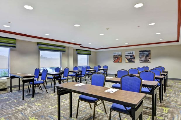 Images Hampton Inn & Suites Newark-Harrison-Riverwalk