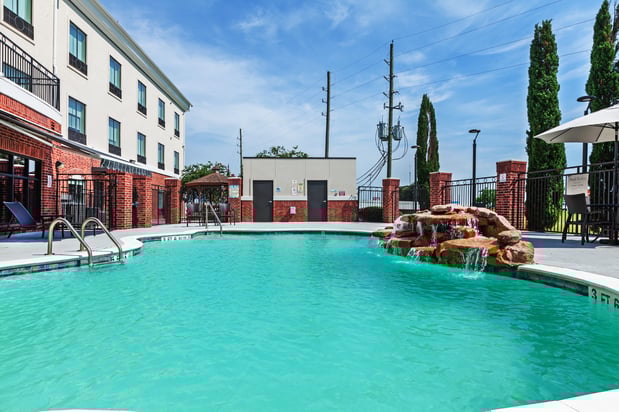 Images Holiday Inn Express & Suites Sealy by IHG