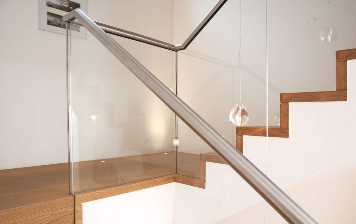 Treppenhausverglasung und Glasgeländer
