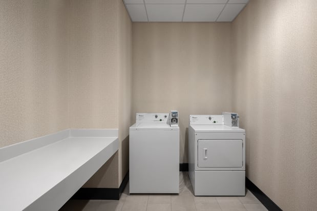 Images Holiday Inn Ontario by IHG
