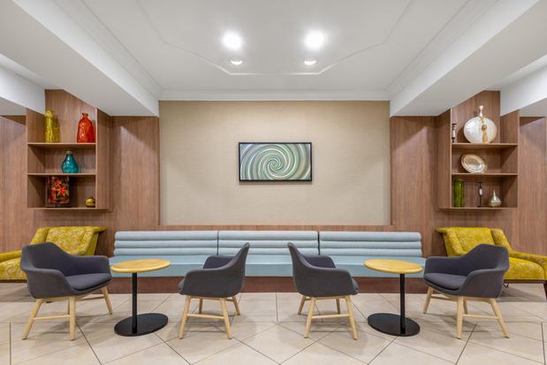 Images Holiday Inn & Suites Pittsfield-Berkshires by IHG