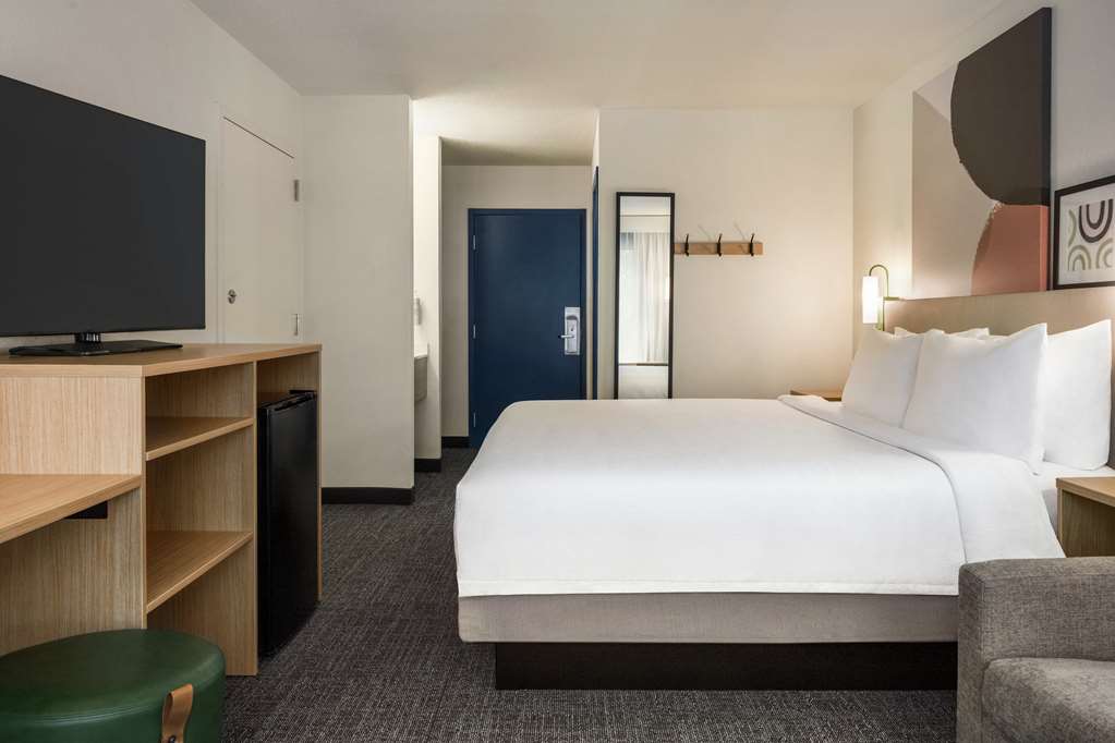 Guest room