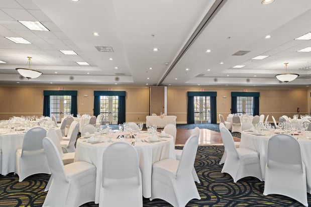 Images Holiday Inn & Suites Clearwater Beach S-Harbourside by IHG