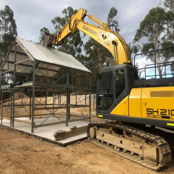 Images Wayne Coppin Earthmoving