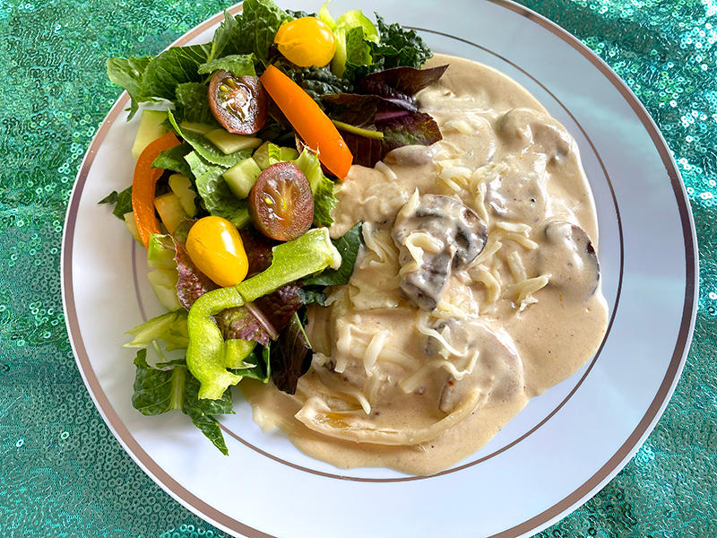 Liliana's Catering - ChampinÌones en gravy