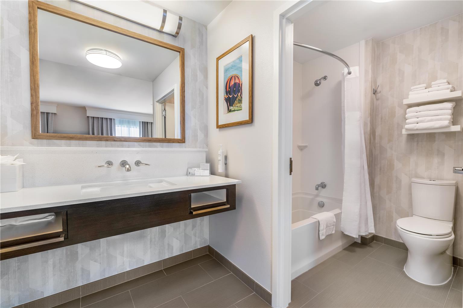Guest room bath