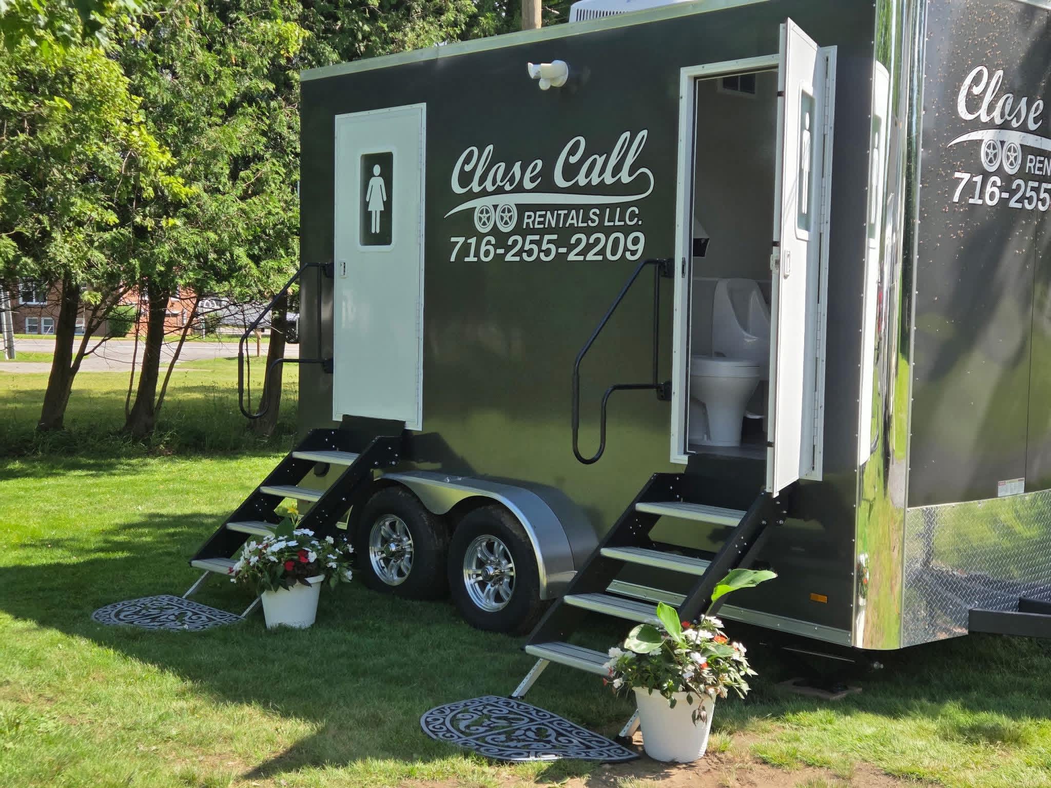 Your event deserves five-star amenities! From intimate backyard weddings to large celebrations, Close Call Rentals provides luxury restroom trailers that leave a lasting impression.