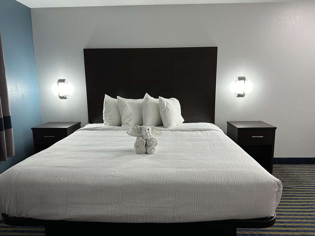 Images SureStay Plus by Best Western Brooks