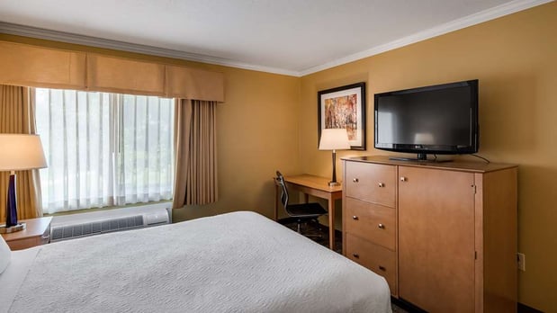 Images Best Western Plus Windjammer Inn & Conference Center