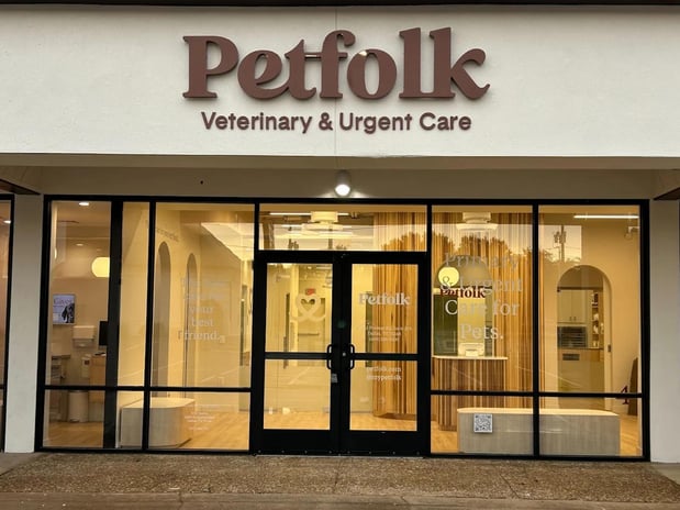 Images Petfolk Veterinary & Urgent Care - North Dallas