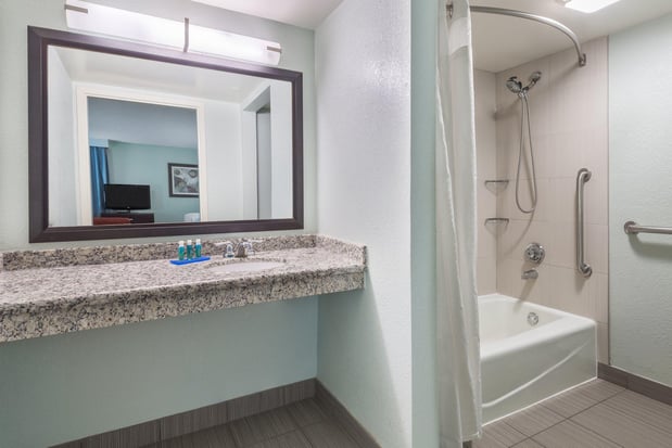 Images Holiday Inn Express & Suites Ft. Lauderdale-Plantation by IHG