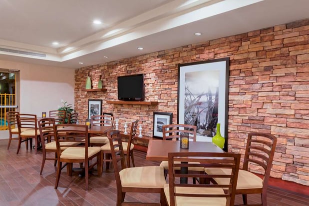 Images Hampton Inn San Marcos