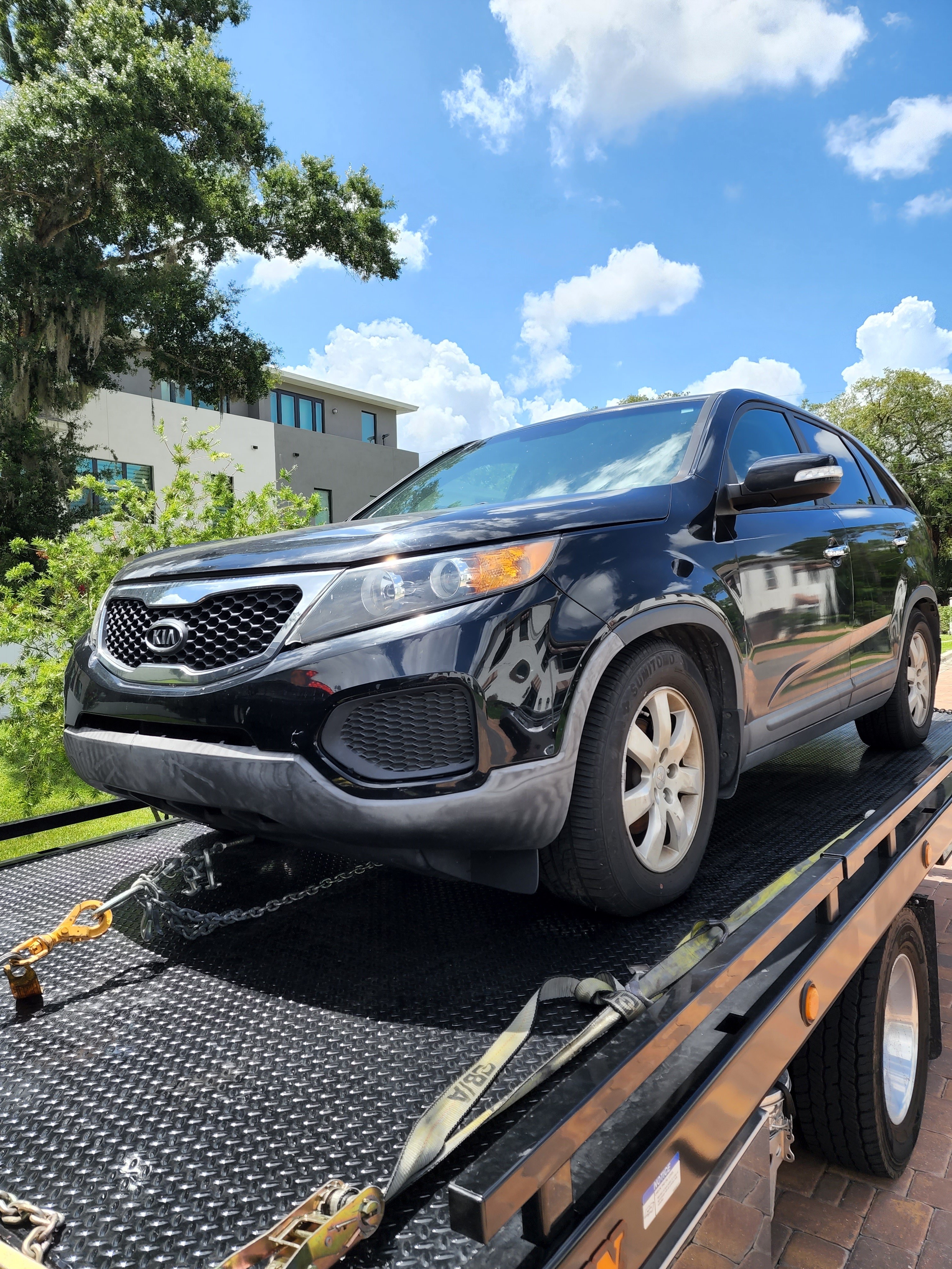 We haul away your junk car for free and pay you cash! No title necessary. Car does not need to run. We're available 24/7 and provide service to Key West, Florida.