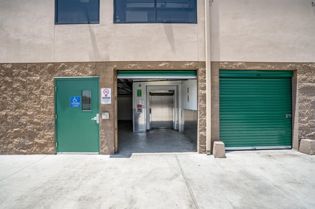 Images U-Stor-It Self Storage - Lincoln Park