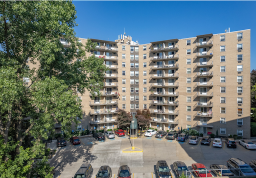 Images 200 West Apartments