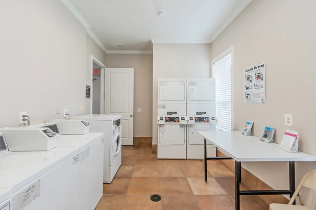 Images Lakeside Pointe Apartments & Townhomes