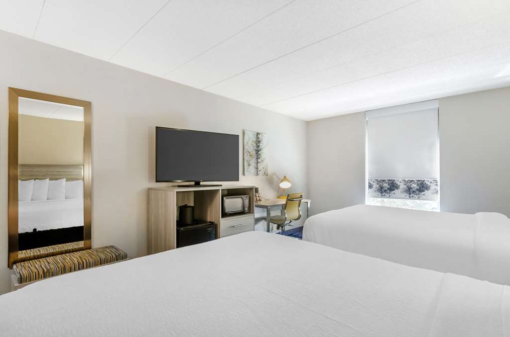 Double Queen Suite