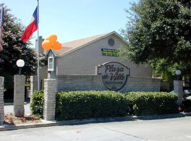 Images Plaza DeVille