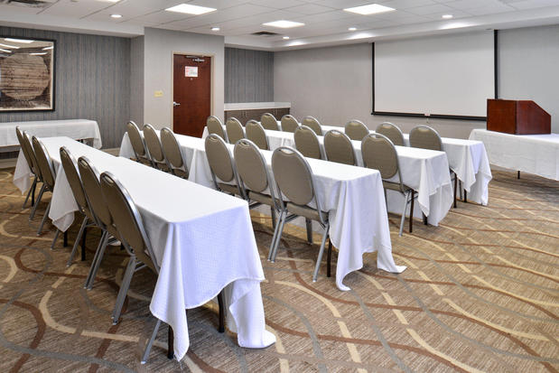 Images Holiday Inn Express & Suites Lafayette by IHG