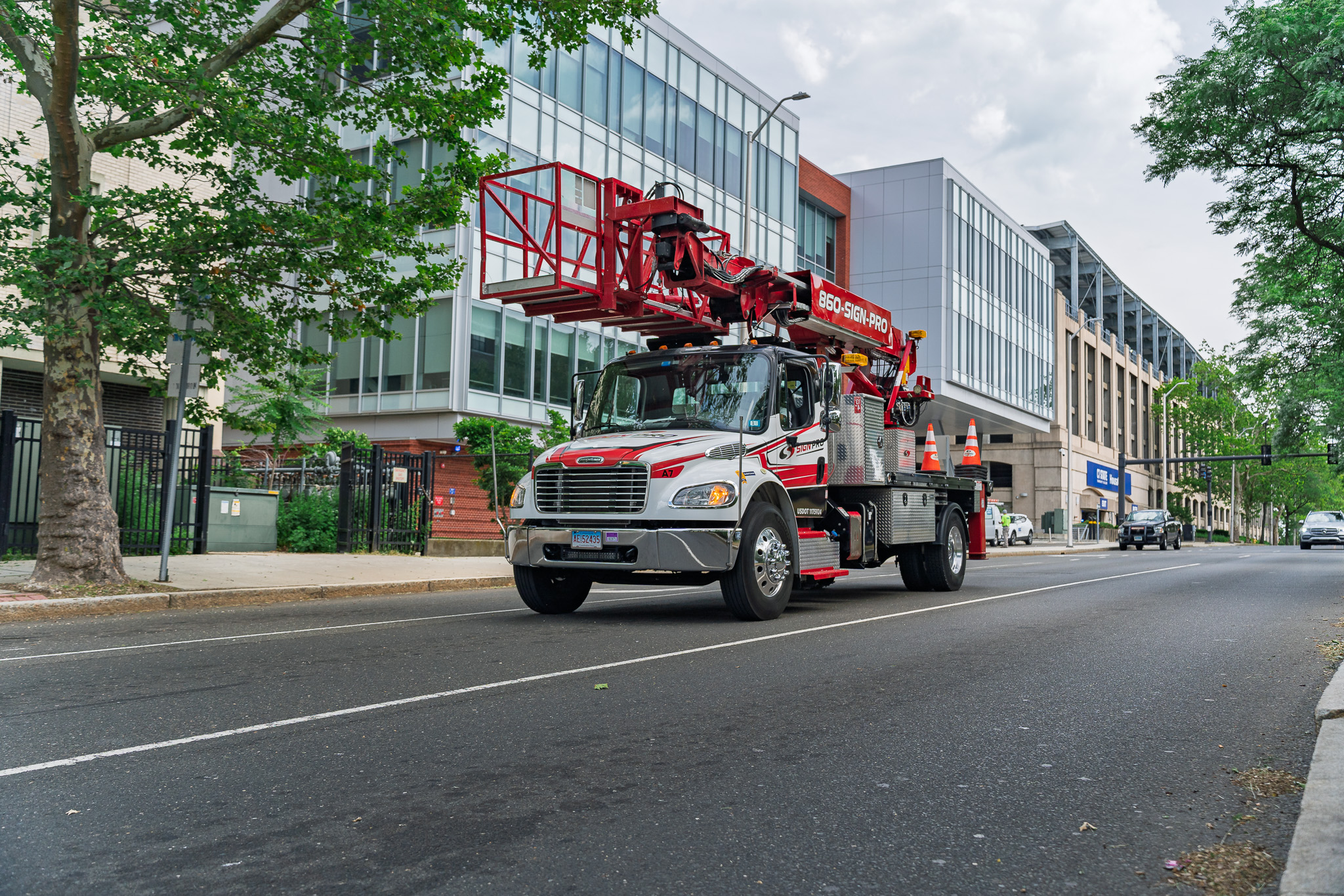 Sign Pro's crane and bucket truck on site in downtown Bridgeport for the exterior signage installation at CT State Community College – Housatonic.