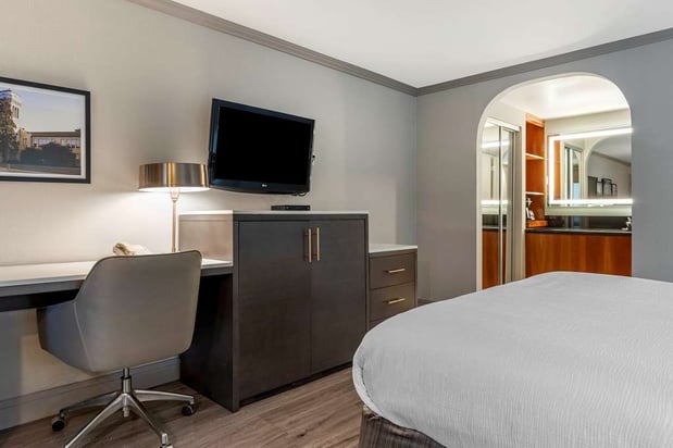 Images Best Western Plus Executive Suites