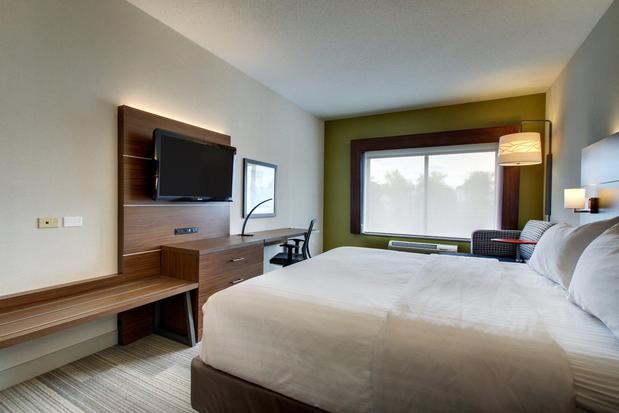 Images Holiday Inn Express & Suites Aurora - Naperville, an IHG Hotel